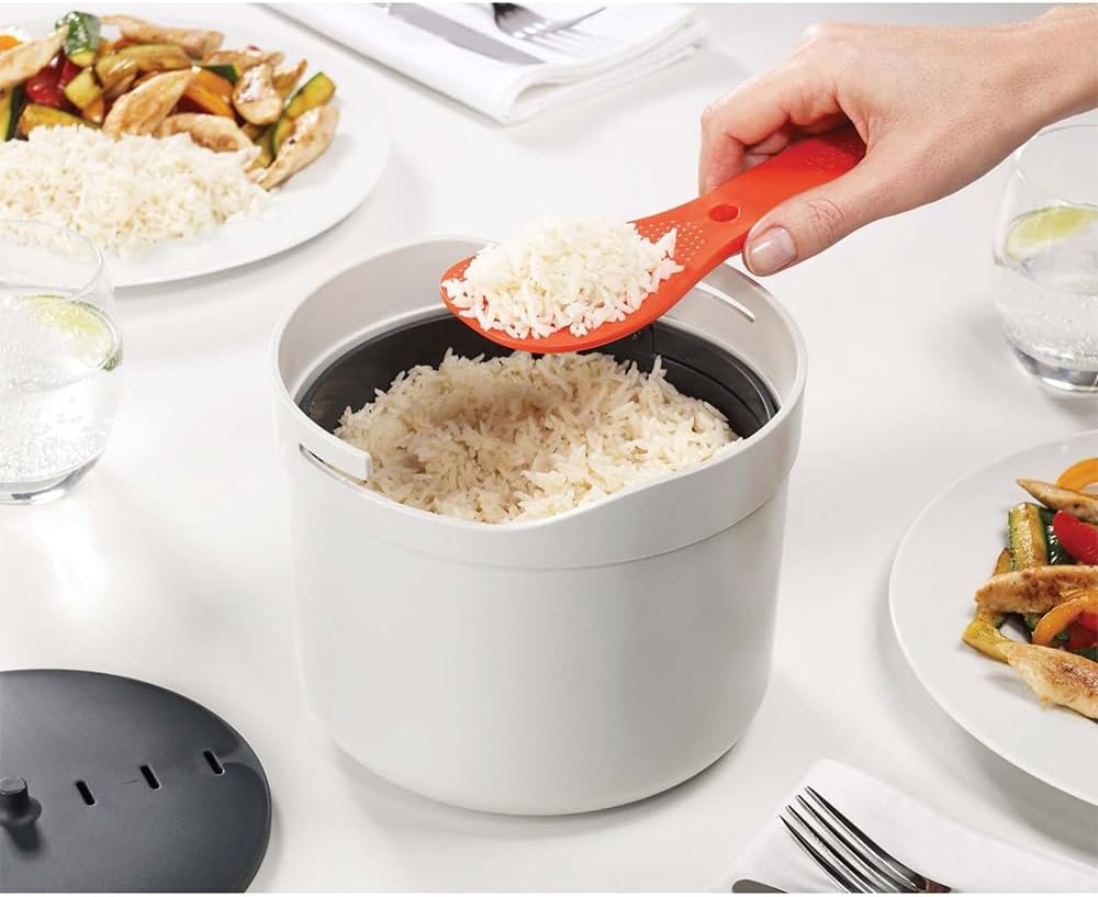 Microwave Steam Cooker with Locking Paddle and Colander, 2-Liter Capacity