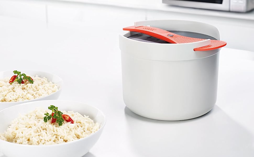 Microwave Steam Cooker with Locking Paddle and Colander, 2-Liter Capacity