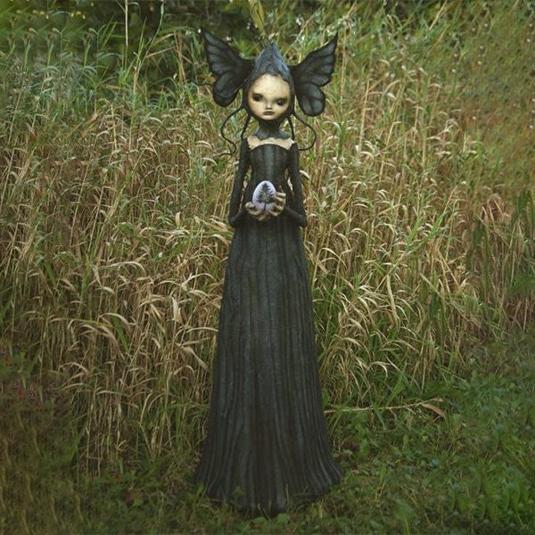 The Dark And Bizarre Art – Creepy Witch Sculptures(Halloween Decoration)