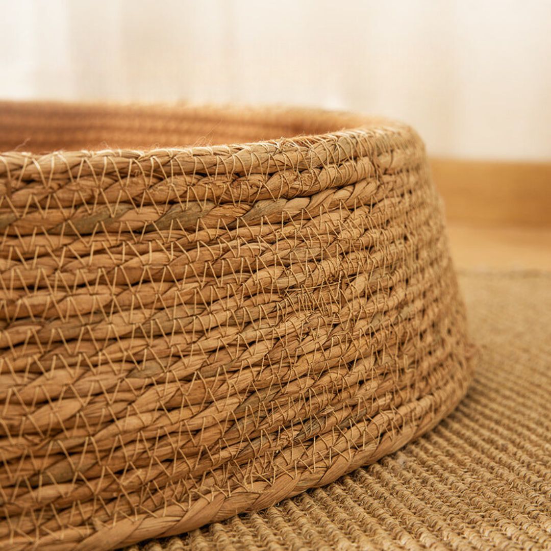 Rattan Cat Bed with Raised Bowl Design and Natural Scratching Surface