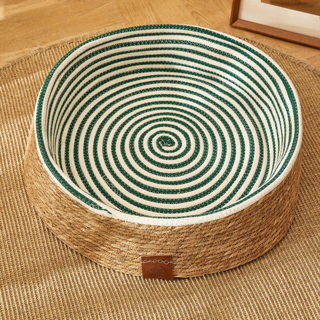 Rattan Cat Bed with Raised Bowl Design and Natural Scratching Surface
