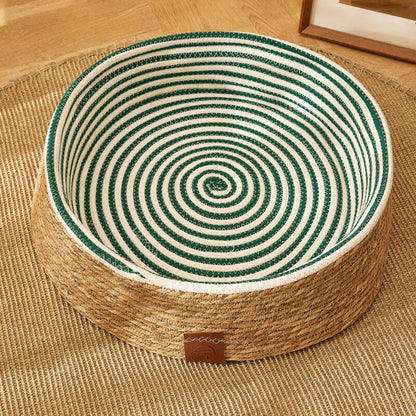 Rattan Cat Bed with Raised Bowl Design and Natural Scratching Surface